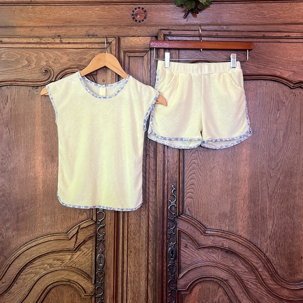 GRACE & JAMES YELLOW TERRY CLOTH 2-PIECE OUTFIT - Picture 2 of 10